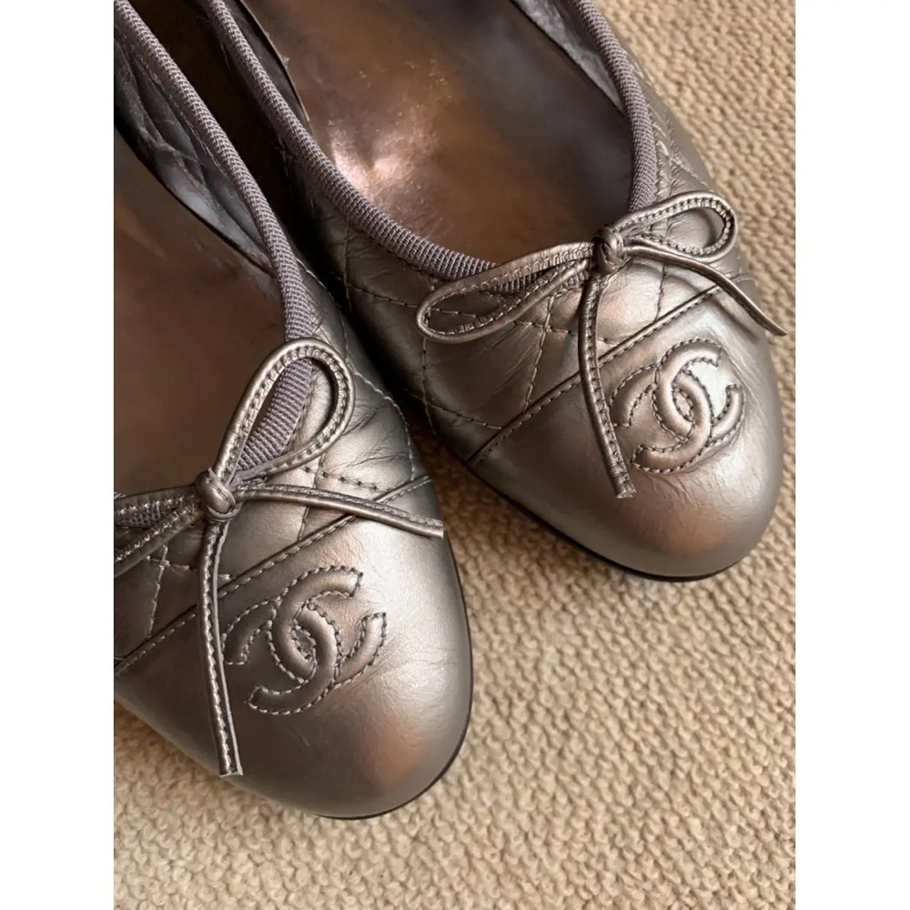 CHANEL Metallic Silver flats 39
